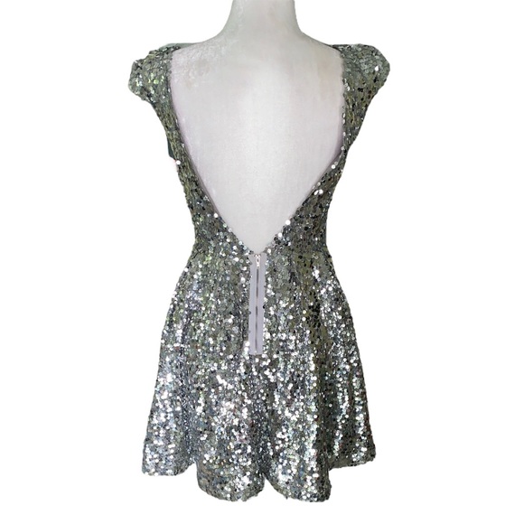 NWT Topshop Silver Sequin Low Back Fit & Flare Mini Dress - 6 - Picture 8 of 16